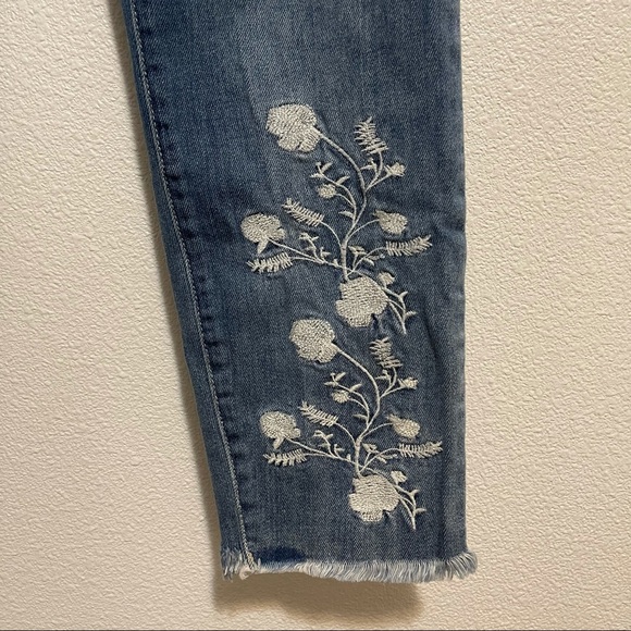 Refuge Women’s white floral embroidered jeans size 6 100% cotton - Picture 3 of 8